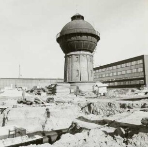 Wasserturm der Deutschen Reichsbahn : Wasserturm der Deutschen Reichsbahn mit Baugelände