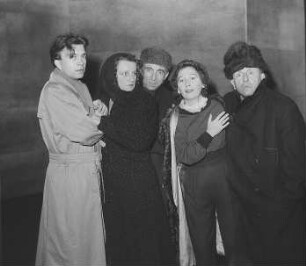 Szenenbilder aus dem Drama "Der Gesang im Feuerofen" von Carl Zuckmayer am Schillertheater Berlin : Szenenbild