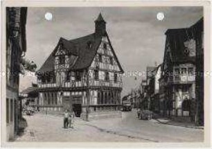 Rhens, Rathaus und Rathausplatz