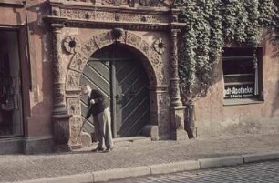 Saalfeld. Ehemalige Stadtapotheke, Portal