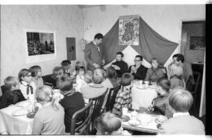 Kleinbildnegativ: Pioniergruppe im Märkischen Viertel, 1969