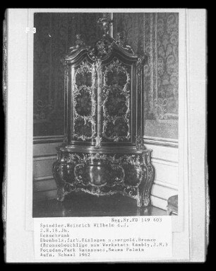 Eckschrank, Marketerie