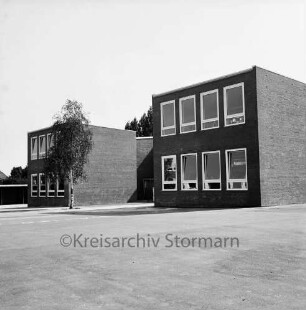 Dörfergemeinschaftsschule Bargteheide-Land: Alte Landstraße: Außenansicht: Rückfront: Schulhof: Birke