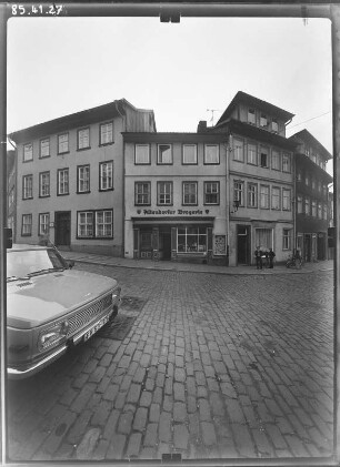 Nordhausen, Barfüßerstraße. Wohnhäuser mit Läden (Altendorfer Drogerie). Straßenfront