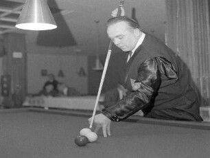 Deutsche Billard-Meisterschaften erster Klasse, Freie Partie, im Clubhaus des Karlsruher Billard-Clubs im Erbprinzenhof.