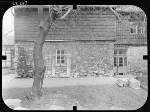 Mühlhausen, Holzstraße 13. Antoniusstift (Wiederaufbau nach 1649). Nebengebäude. Eingangsfront (Teilansicht)