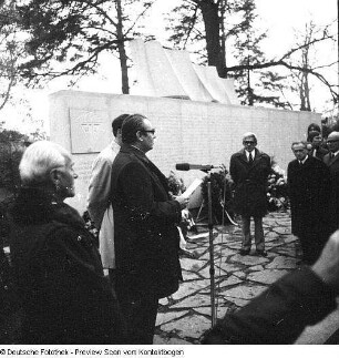 Johannisfriedhof Dresden, Einweihung einer Gedenkstätte für polnische und tschechische Staatsbürger, die in den Jahren des Faschismus in Deutschland (Dresden) ums Leben kamen