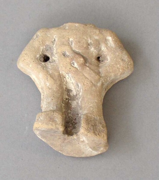 Figurine en argile sans tête (fragmentée)