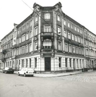 Dresden-Pieschen, Robert-Matzke-Straße 39. Wohnhaus (um 1900). Eckansicht mit Fassade Altpieschen