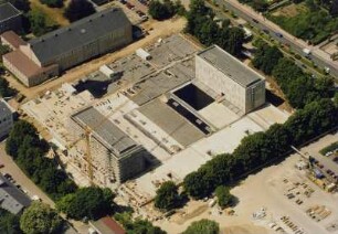 Baustelle Sächsische Landesbibliothek - Staats- und Universitätsbibliothek Dresden, Zentralbibliothek. Links Trefftz-Bau der Technischen Universität Dresden. Luftbild-Schrägaufnahme von Nordnordost : Dresden-Räcknitz, Zellescher Weg 18. Baustelle Sächsische Landesbibliothek - Staats- und Universitätsbibliothek Dresden, Zentralbibliothek. Links Trefftz-Bau der Technischen Universität Dresden. Luftbild-Schrägaufnahme von Nordnordost