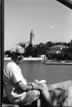 Lopud: Ich [Willy Pragher], auf der Kaimauer vor dem Hotel