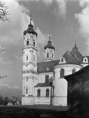 Ottobeuren. Klosterkirche Sankt Theodor Sankt Alexander (1737-1756; S. Kraemer, J. Effner, J. M Fischer). Ansicht von Südwesten
