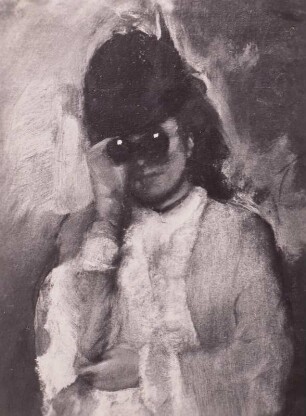 Dame mit Fernglas