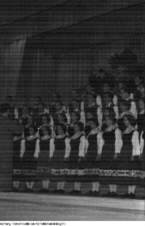 Dresden, Staatliches Volkskunstensemble der DDR. Darbietungen von Tänzern, Chor und Kapelle, April 1956