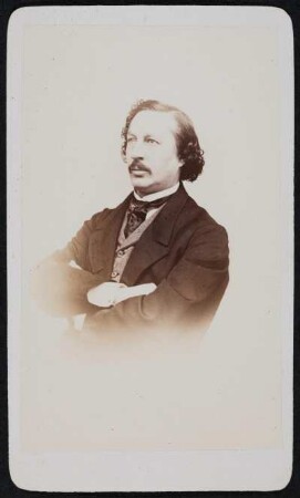 Porträt Gustav August Emil Fischer (nachgewiesen 1852-um 1870; Schauspieler). Albuminabzug auf Karton (Carte-de-visite mit Atelieraufdruck verso)