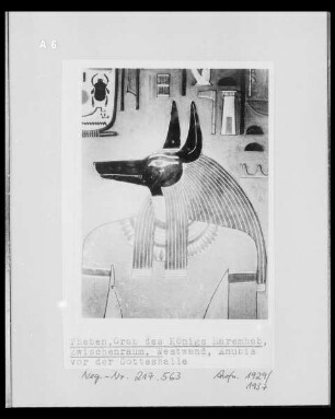 Anubis vor der Gotteshalle