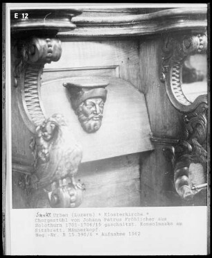 Chorgestühl, Detail: Konsolmaske am Sitzbrett, Männerkopf
