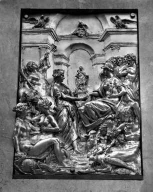 Herkulesbrunnen — Relief