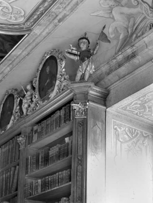 Putto als Allegorie der Theologie
