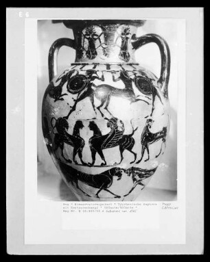 Tyrrhenische Amphora mit Kentaurenkampf
