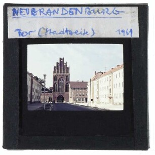 Neubrandenburg, Treptower Tor : Stadtseite