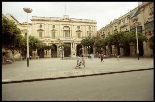 Valetta: Queen's Square mit Malta Library