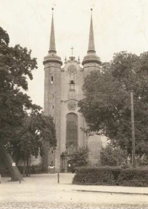 Kirche zur heiligen Dreifaltigkeit, heiligsten Jungfrau Maria und Heiligen Bernhard