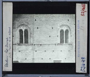 Urbino, Palazzo Ducale : Fenster an Ostfront