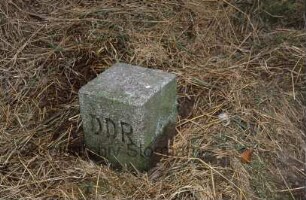 Lübeck: Pötenitzer Wik: Grenzstein zur ehemaligen DDR