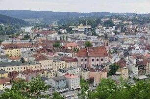 Passau - Stadtübersicht : Stadtübersicht mit der Pfarrkirche St. Paul. Aufgenommen in Passau am 10. Juni 2011