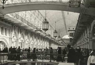 Moskau. Kaufhaus GUM 1893, A. N. Pomeranzew, W. G. Schuchow). Inneres