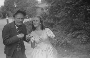 Szenenbilder aus der Posse "Der Stralauer Fischzug" von Achim von Arnim auf der Freilichttribüne Rehberge in Berlin