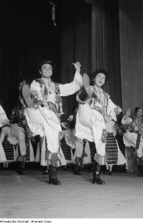 Tänzer des Rahmenprogramms zur Leipziger Herbstmesse 1954