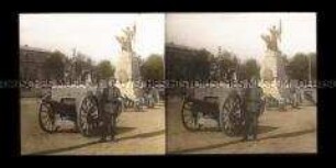Erbeutete Geschütze am Unabhängigkeitsdenkmal, Focsani