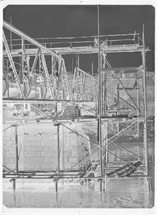 Staustufe Himmelstadt. Baumaßnahmen an der Mainbrücke von Himmelstadt.