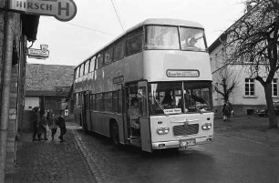 Probeweiser Einsatz eines doppelstöckigen Omnibusses durch einen Karlsruher Reiseunternehmer auf der Strecke Karlsruhe-Malsch.