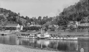 Rathen. Personen-Seitenraddampfer "Tetschen" (1892, Werft Blasewitz). Blick vom Elbufer in Oberrathen