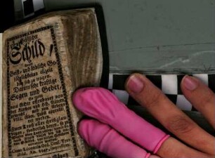 Geistlicher Schild, Gegen Geist- und leibliche Gefährlichkeiten allzeit bey sich zu tragen : Darinn sehr kraftige Segen und Gebet, So theils von Gott offenbaret von der Kirchen und H.H. Vätern gemacht, und von Urbano VIII. Röm. Pabst approbiret worden. Zum Trost aller christglaubigen, sonderlich deren, so zu Wasser oder Land reisen, damit sie, nach Kraft dieses bey sich traden [!] Schilds, vor vielen Gefahren erhalten werden