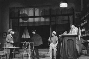 Szenenbilder aus "Zum goldenen Anker" von M. Pagnol, mit U.Thein als Marius u. a., Kammerspiele (Deutsches Theater), Berlin, 12.10.1956