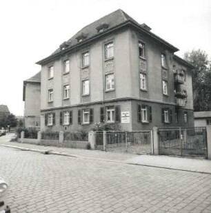 Dresden-Mickten, Trachauer Straße 32. Wohnanlage einer Siedlungsgenossenschaft (um 1925). Straßenansicht von Südwesten