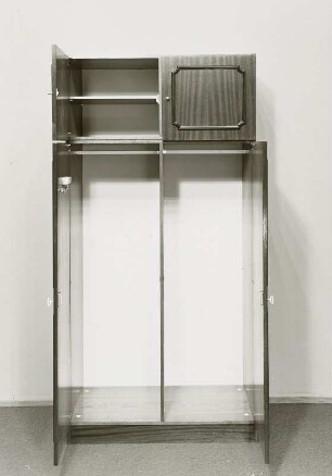 Kleiderschrank