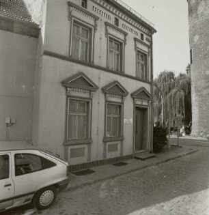 Wohnhaus : Beeskow (Landkreis Oder-Spree), Klosterstraße 2 / Ecke Breitscheid-Straße. Wohnhaus. Straßenansicht