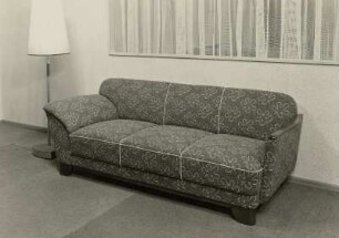 Sofa : Sofa (1956) in Ausstellungskoje