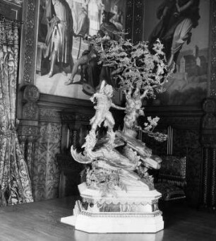 Siegfrieds Kampf mit dem Drachen : Siegfrieds Kampf mit dem Drachen. Bronze (um 1880; nach Entwurf von F. P. Widmann). Neuschwanstein, Schloss Neuschwanstein, Palas, Esszimmer