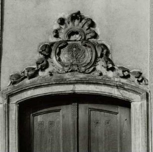 Choren, Schloss, Bekrönung des Hauptportals, datiert 1755