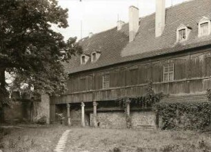 Scharfenberg, Schloss Scharfenberg, Schlosshof, Ansicht des Südostflügels