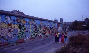 Bunt bemalte Grenzmauer 75 am Bethaniendamm