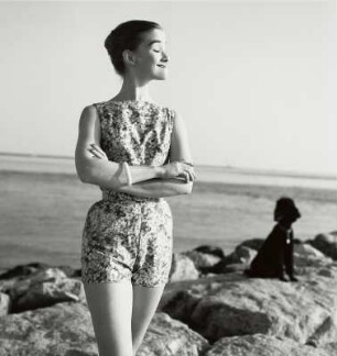 Modeaufnahme, Modell June Ross und Plush in Point Lookout (Mademoiselle)