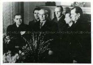 Die KPD-Betriebsgruppe des Magistrates gratuliert Wilhelm Pieck zum 70. Geburtstag