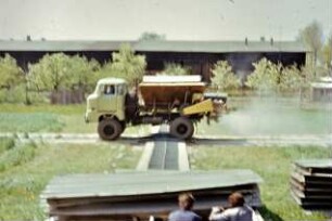Prüfung der Querverteilung am LKW- Streuaufsatz